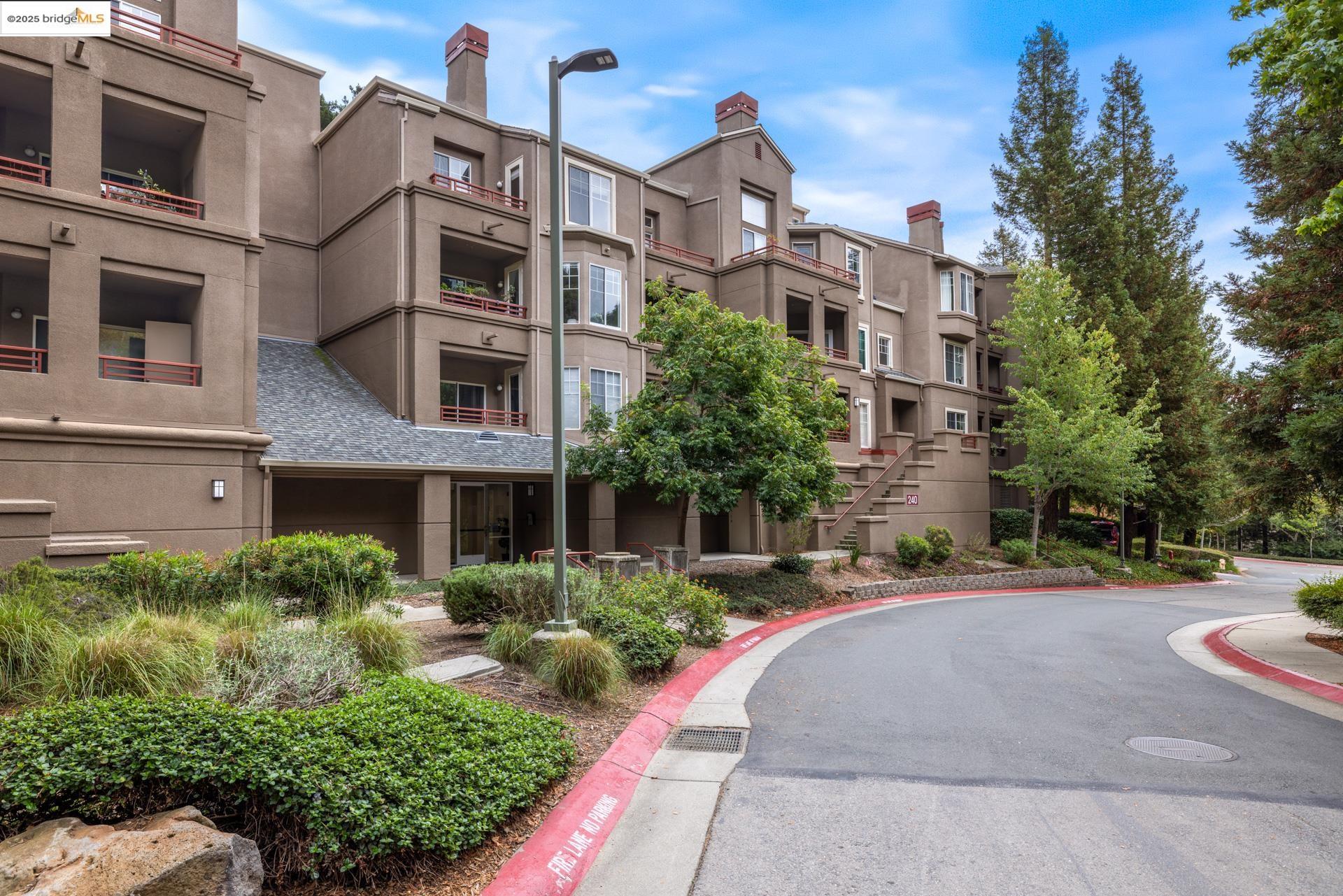 240 Caldecott Ln # 208