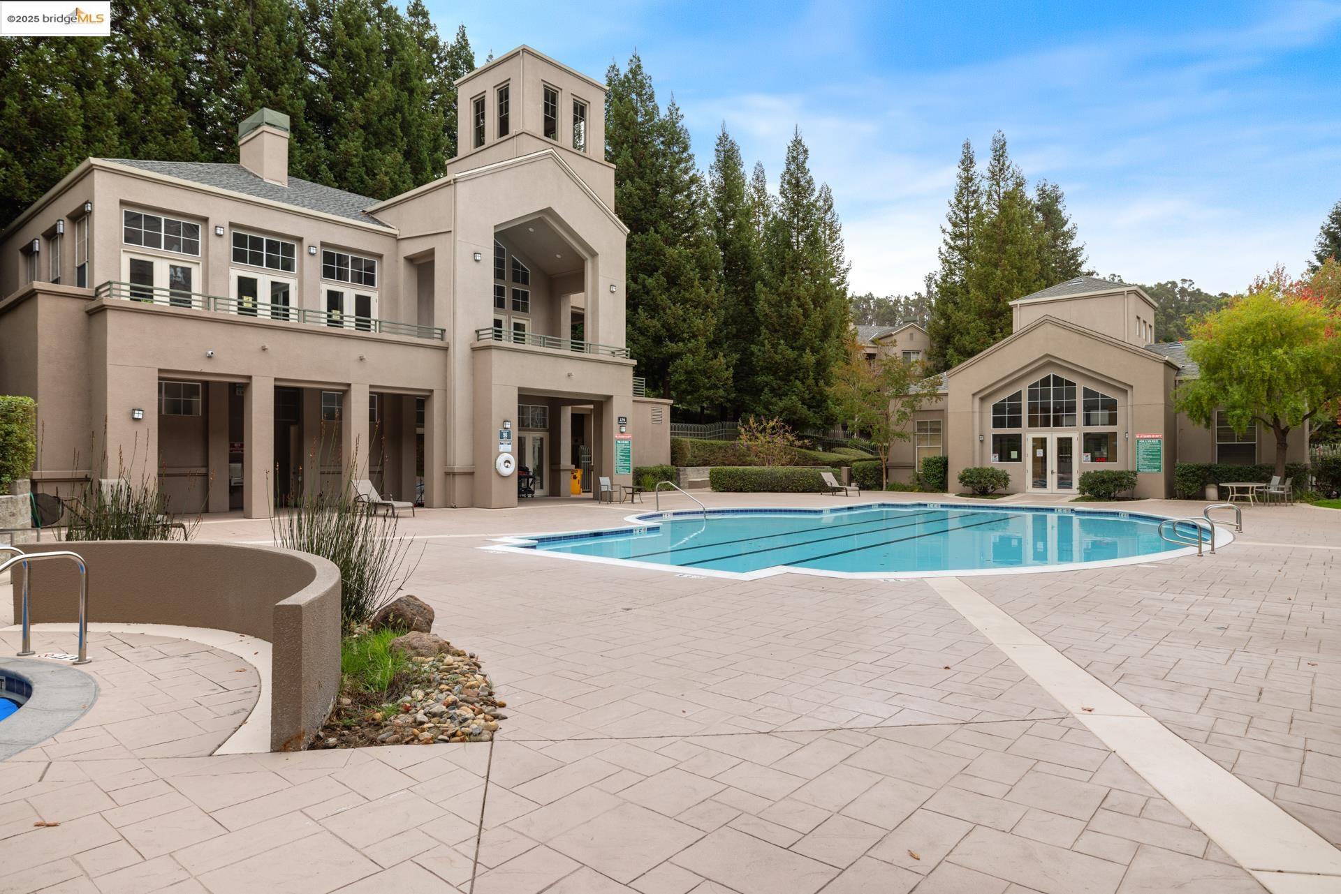 240 Caldecott Ln # 208