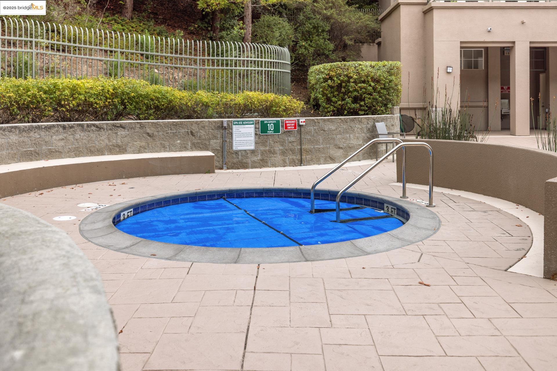 240 Caldecott Ln # 208