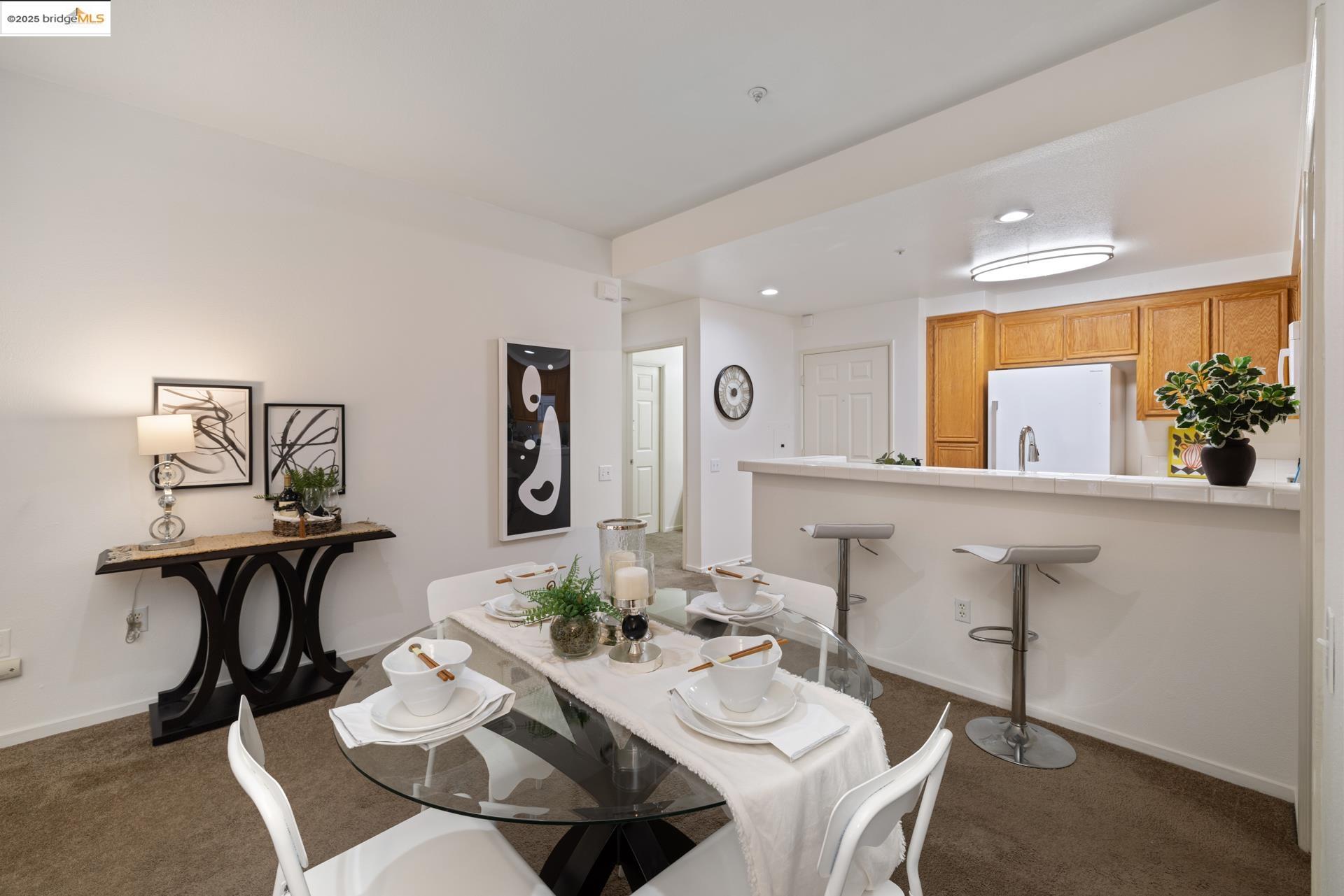 240 Caldecott Ln # 208