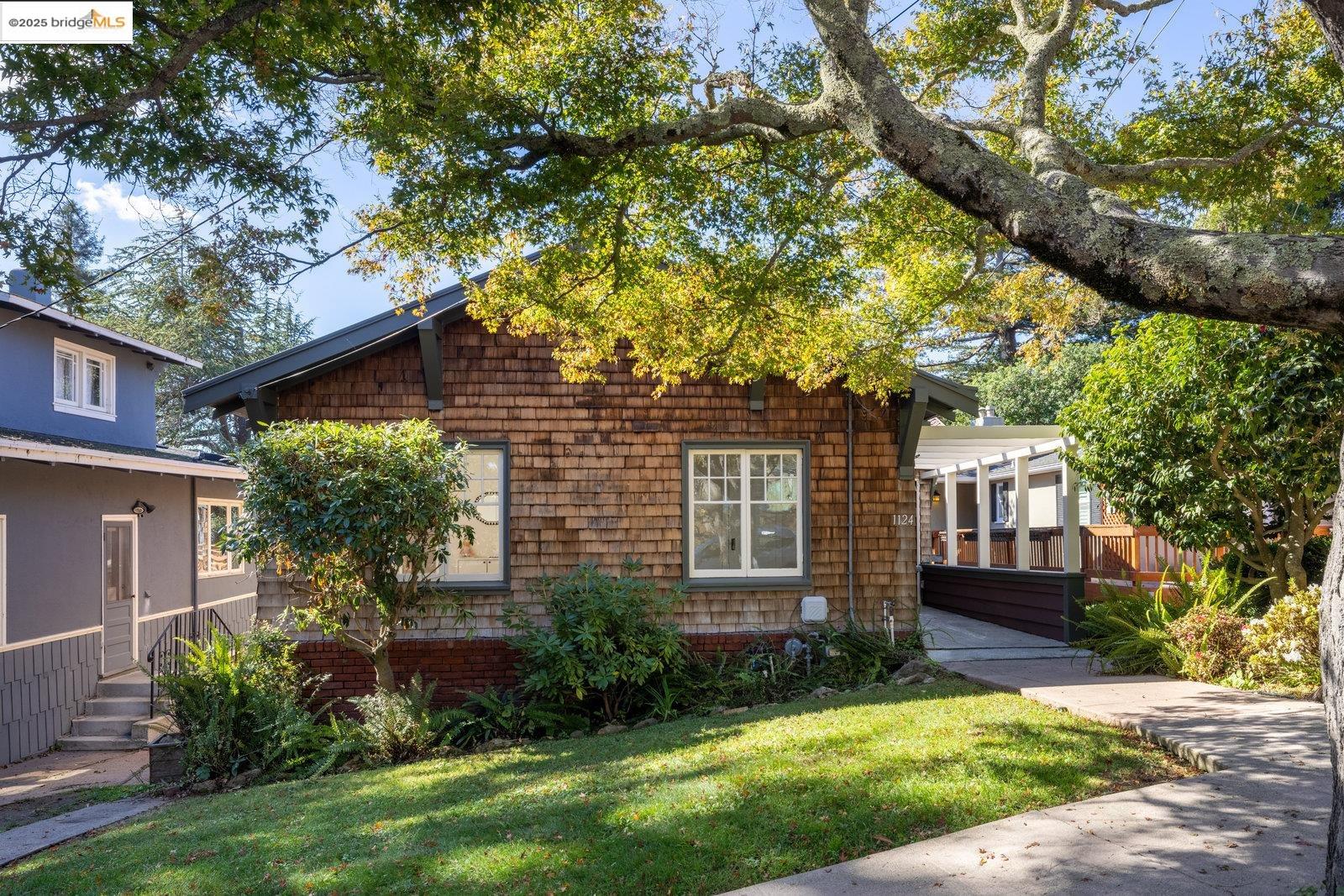 1124 Walnut St