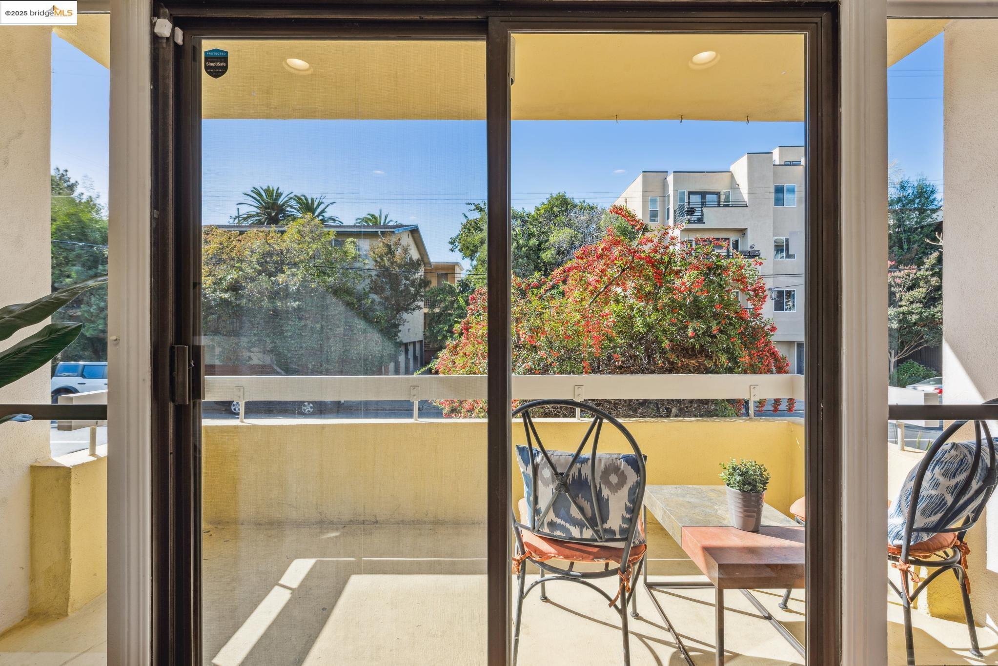 651 Oakland Ave Unit: 1E