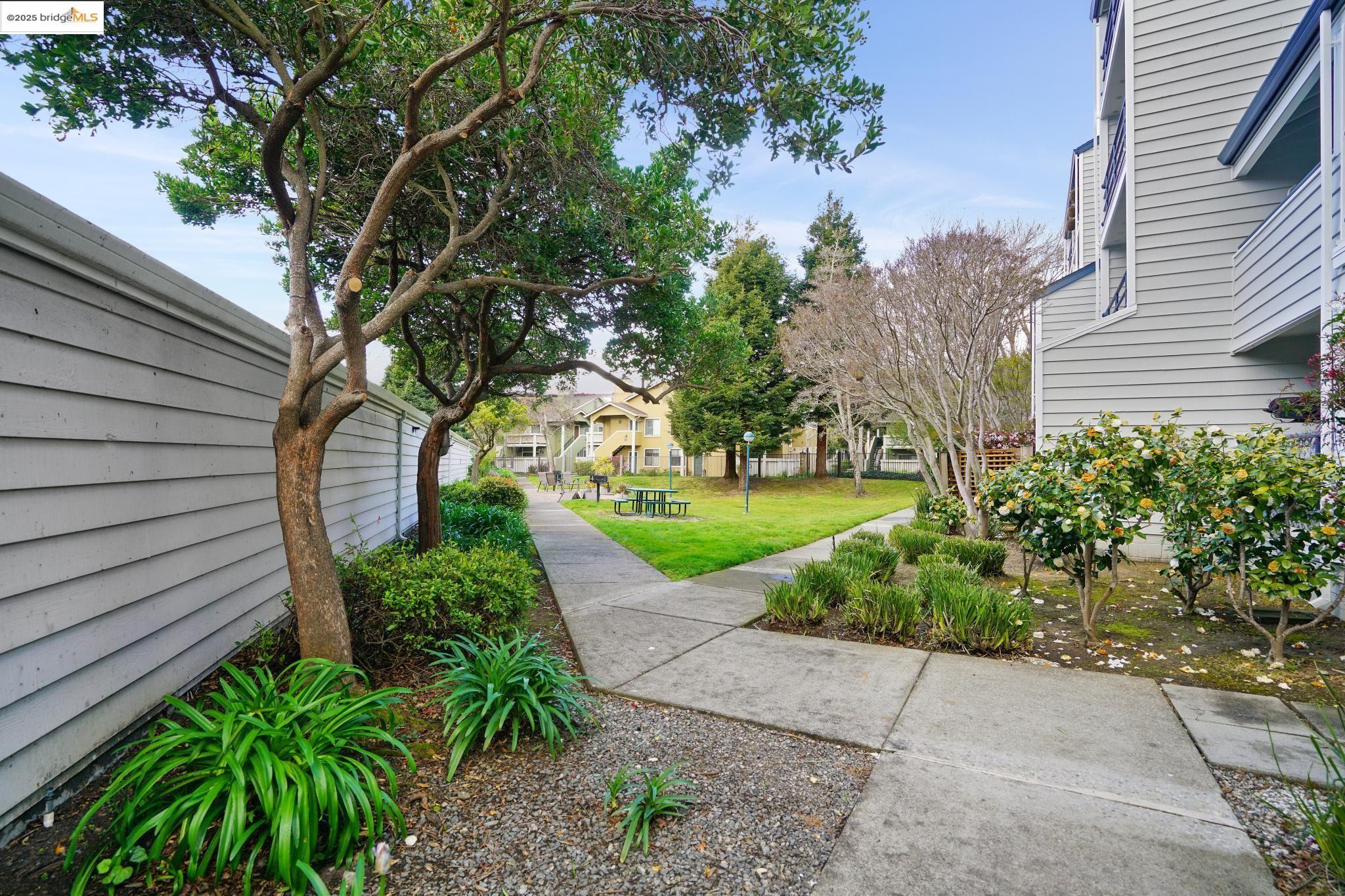 1207 Melville Sq # 417