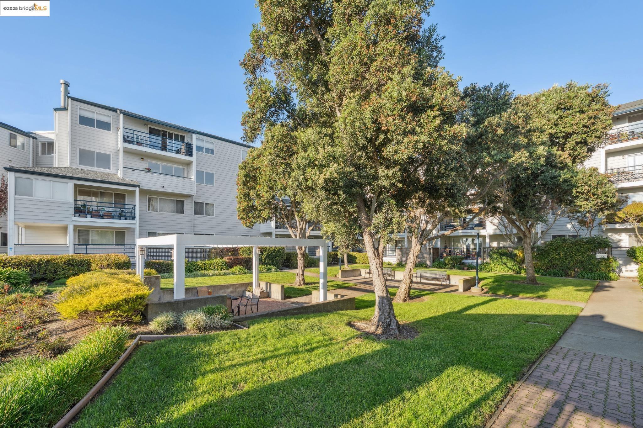 1207 Melville Sq # 417