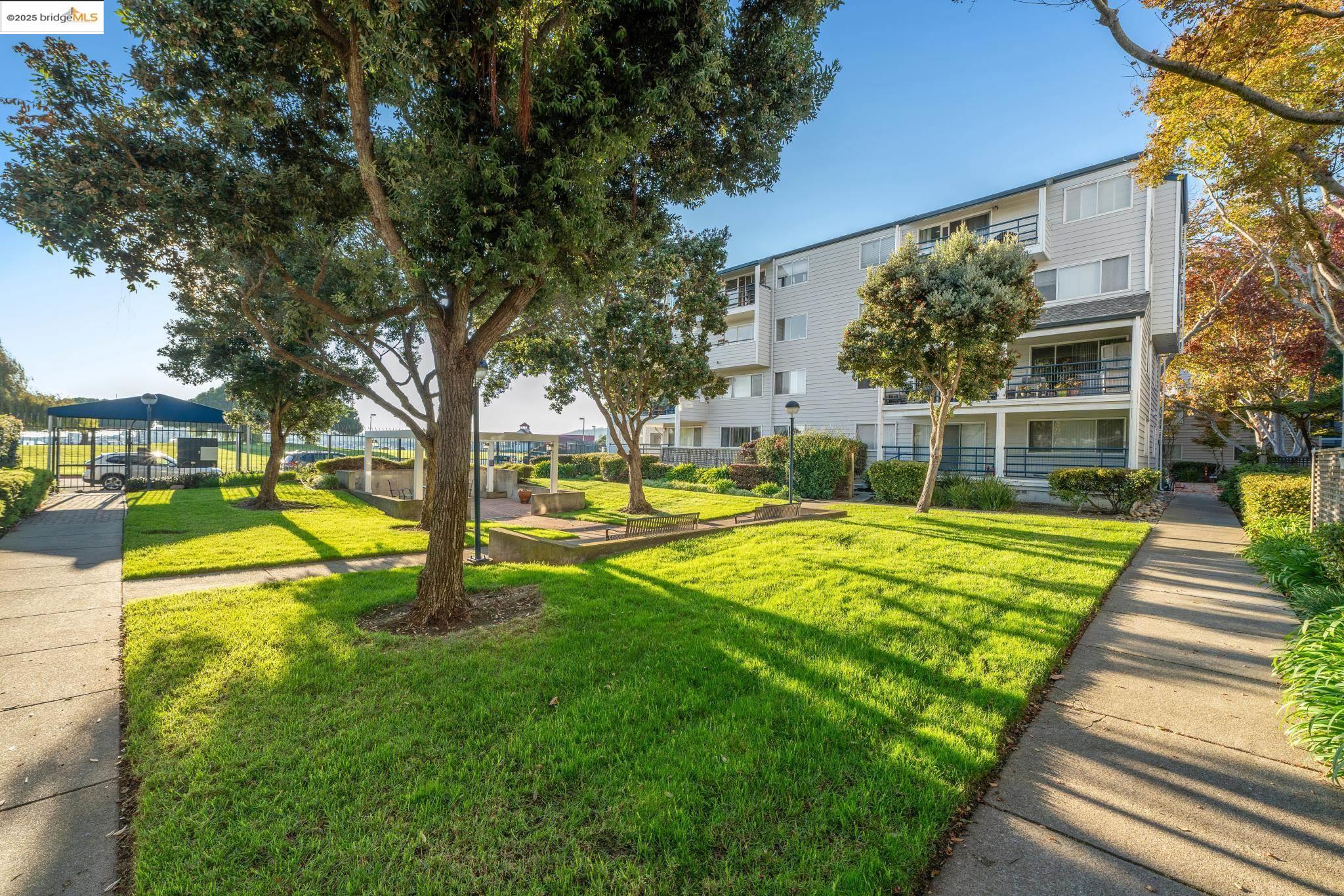 1207 Melville Sq # 417