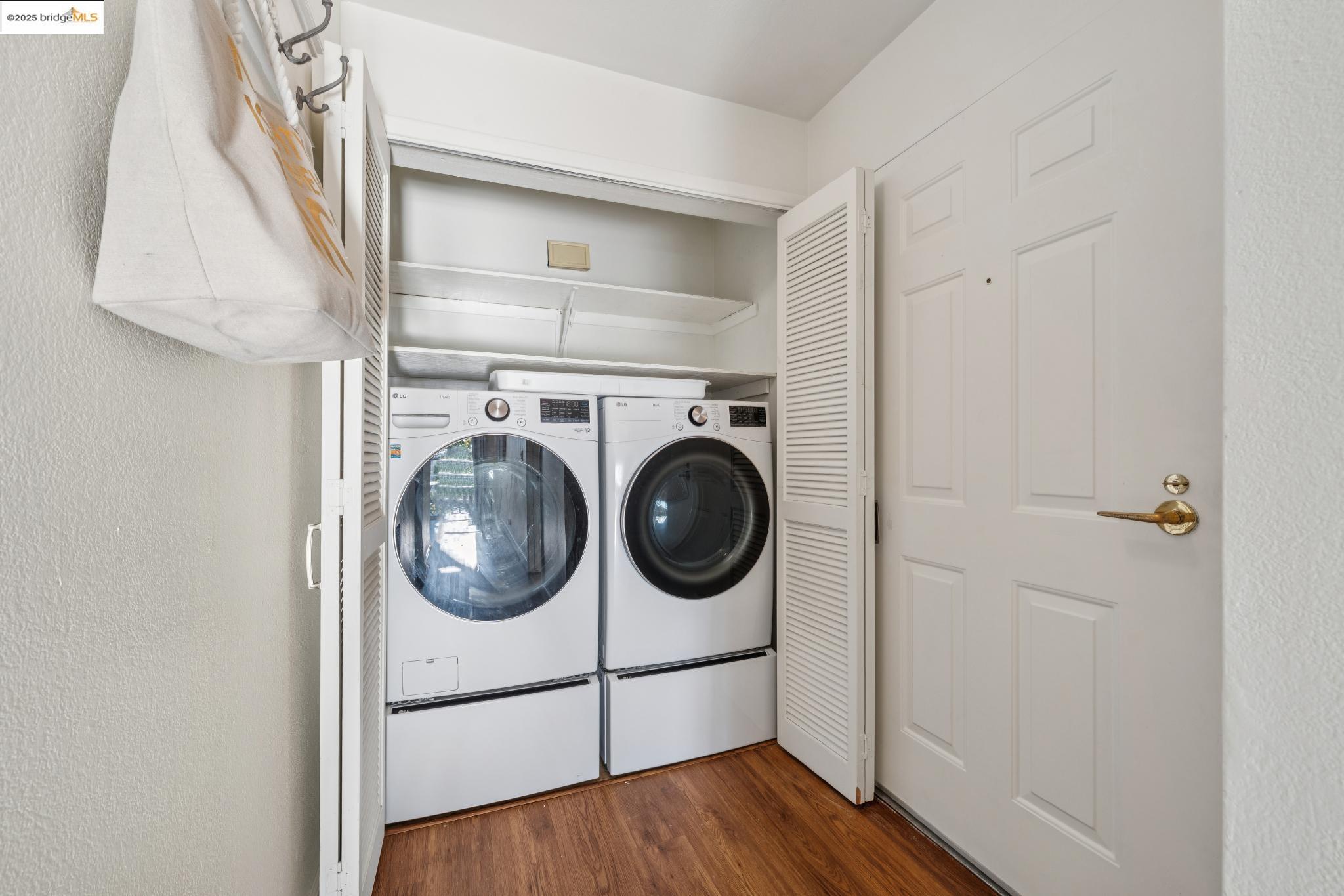 1207 Melville Sq # 417