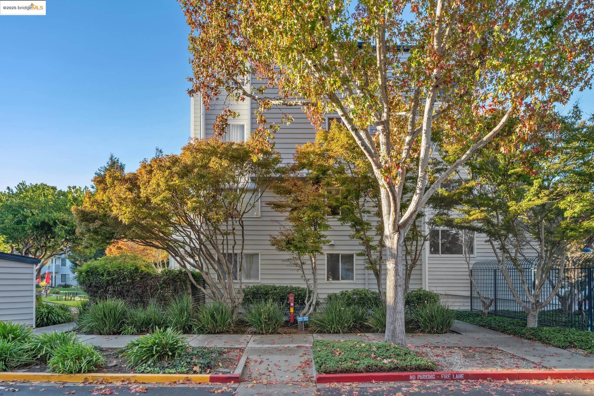 1207 Melville Sq # 417