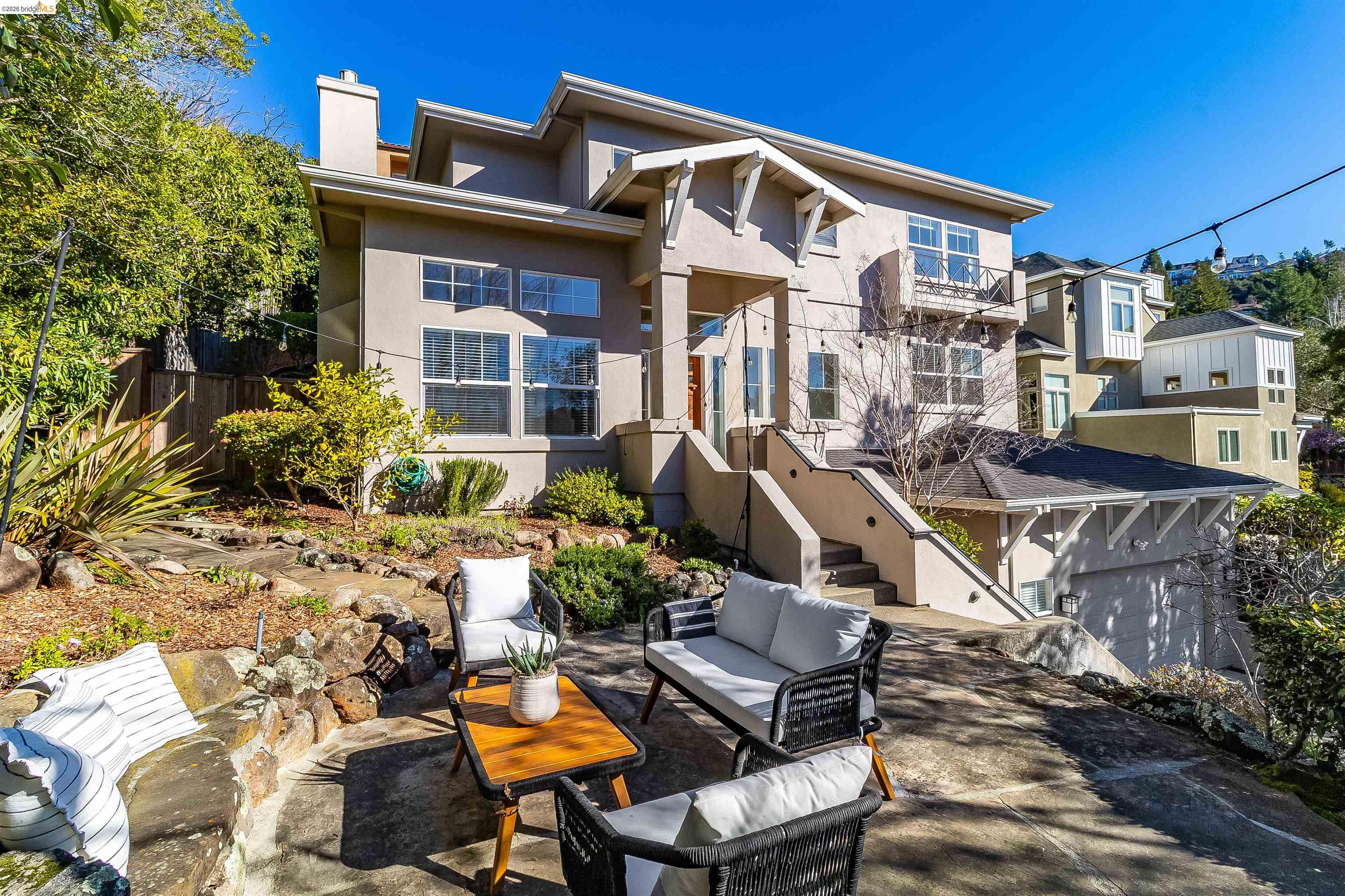 936 Mountain Blvd