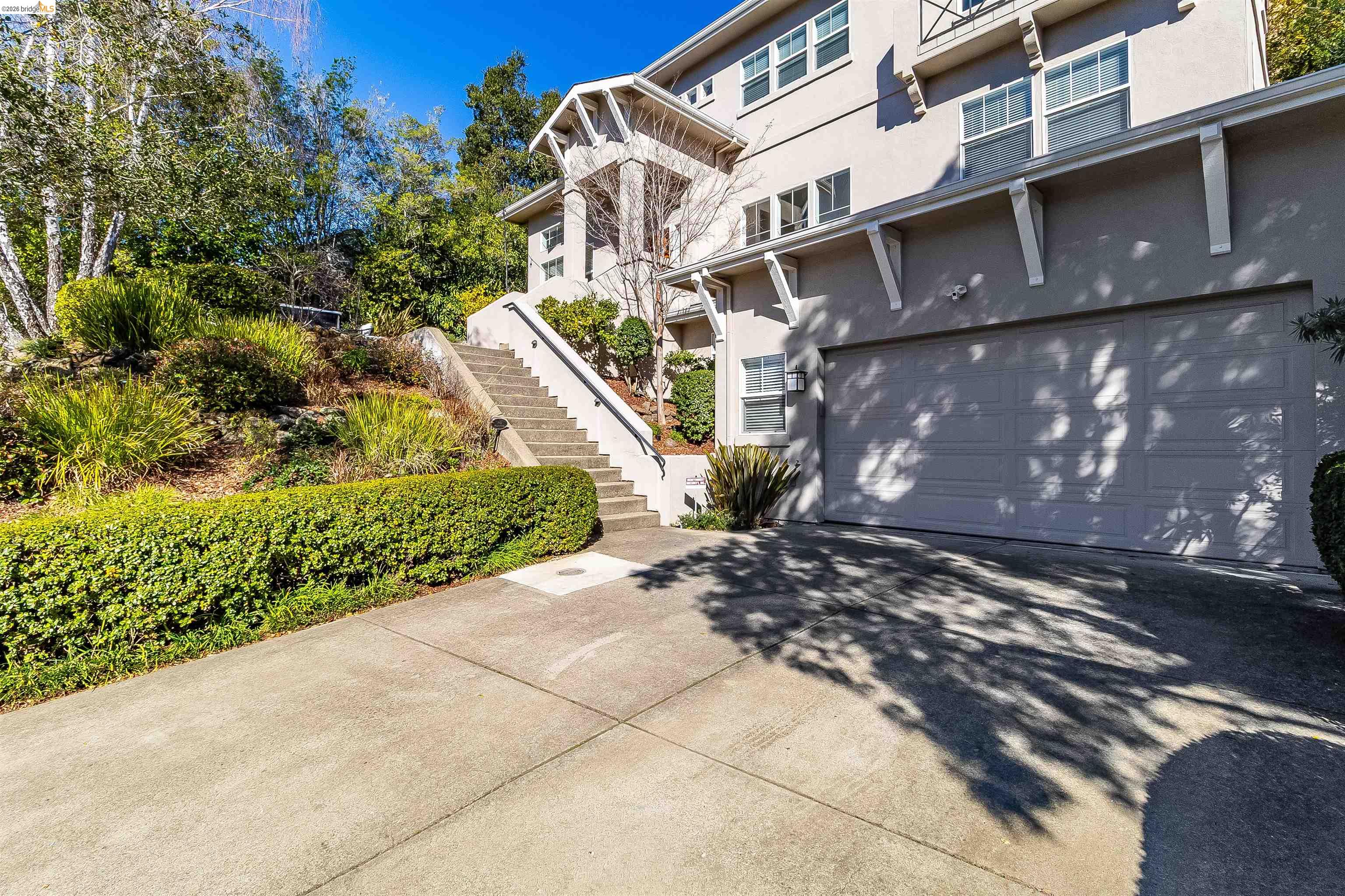 936 Mountain Blvd