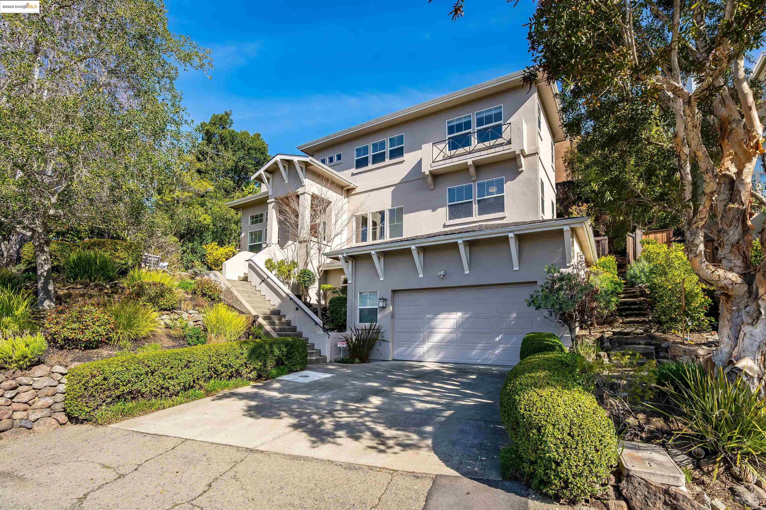 936 Mountain Blvd