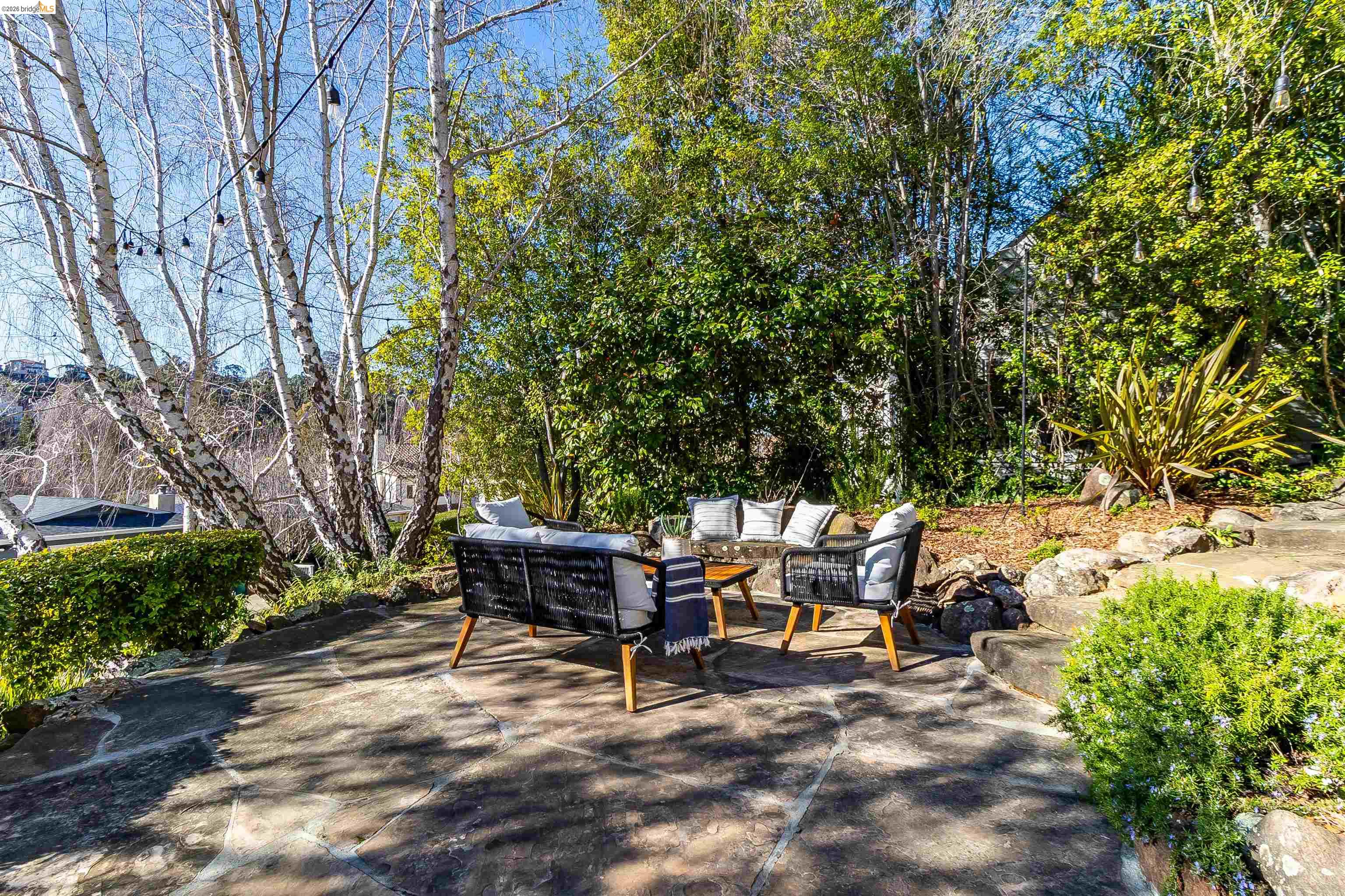 936 Mountain Blvd