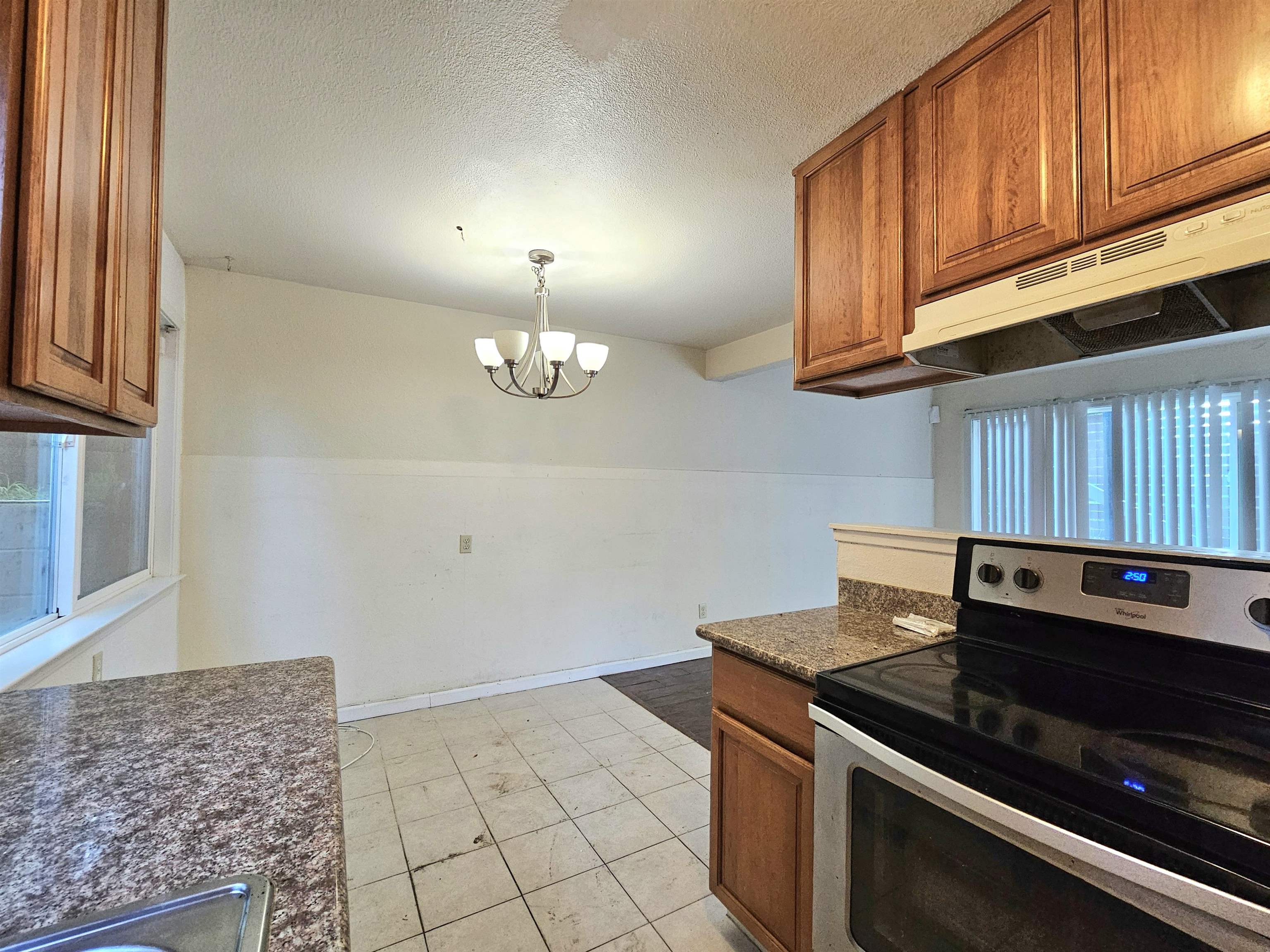 2443 Grande Vista Ave