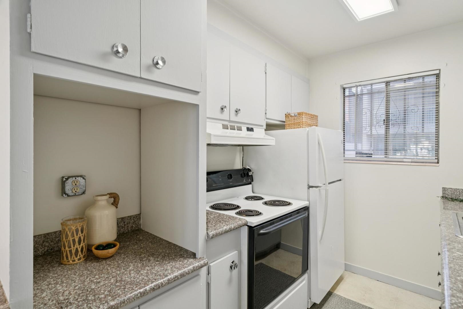 1425 Lakeside DR # 201