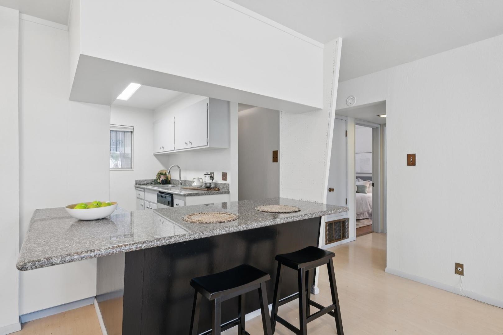 1425 Lakeside DR # 201