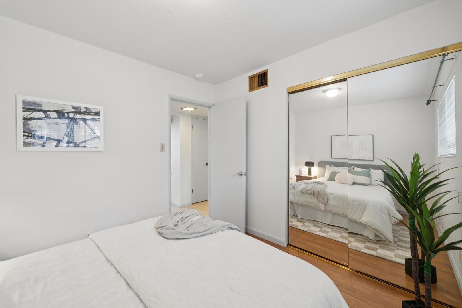 1425 Lakeside DR # 201