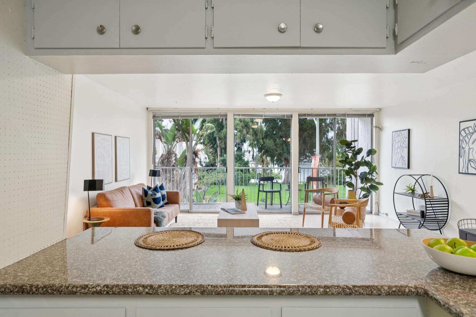 1425 Lakeside DR # 201