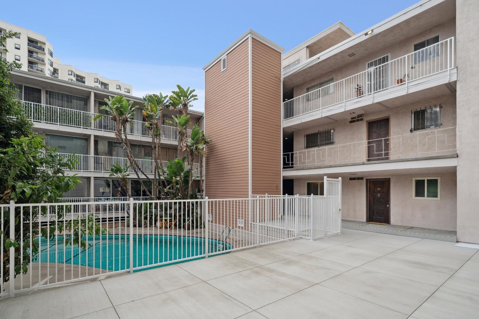 1425 Lakeside DR # 201