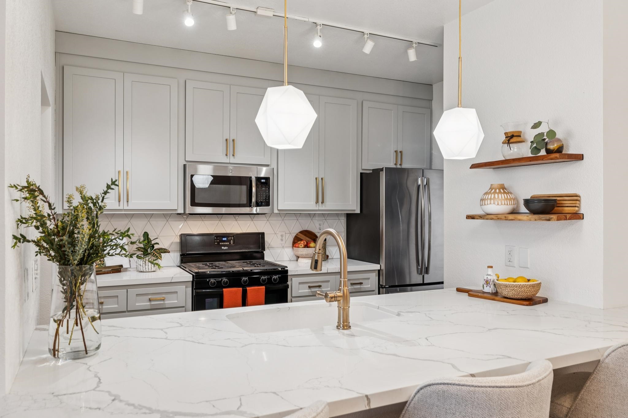 1708 Lexington Ave # 5