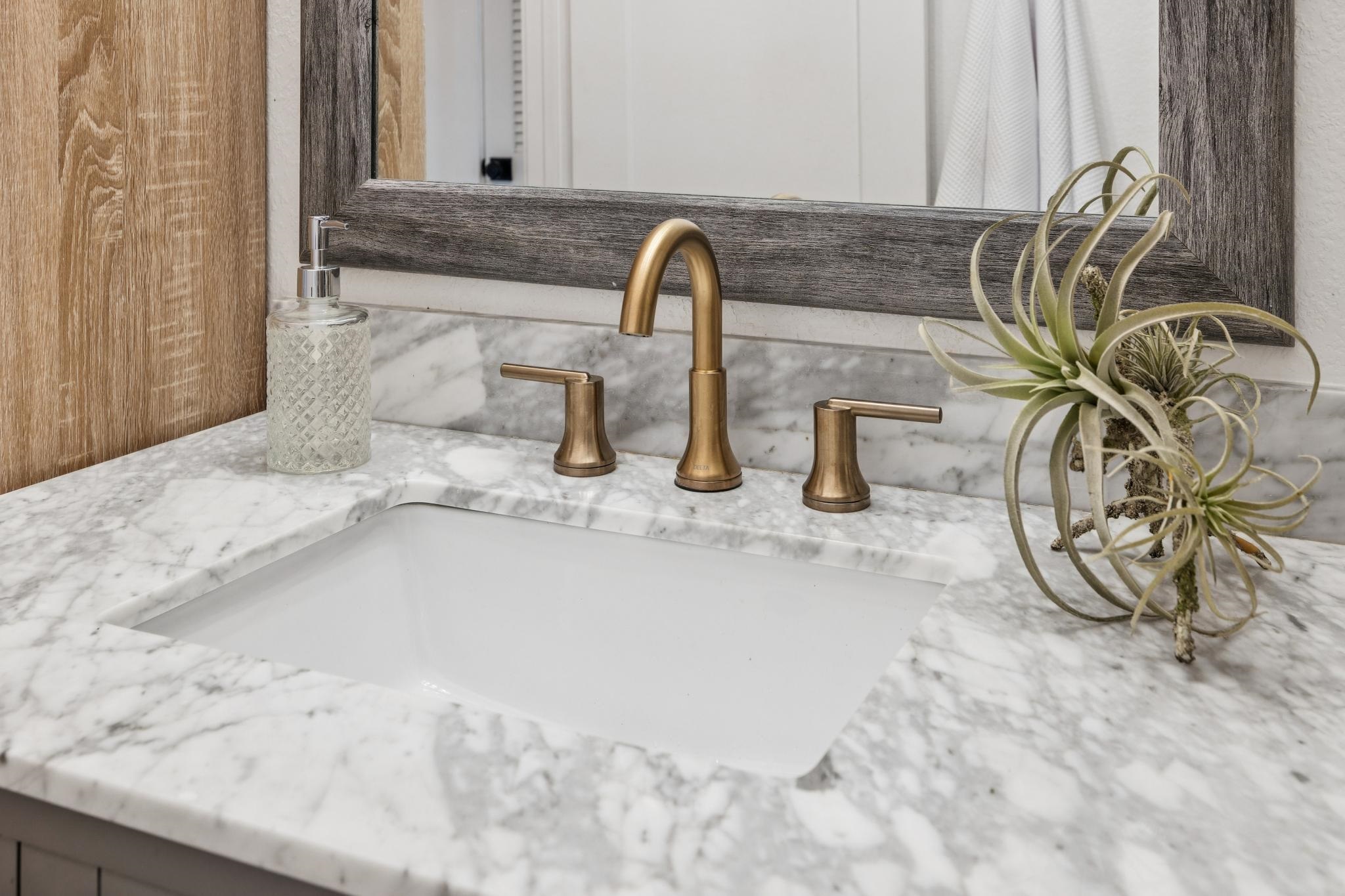 1708 Lexington Ave # 5