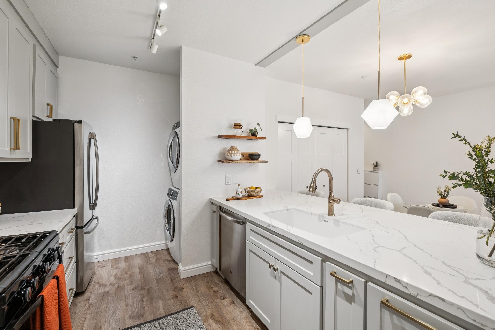 1708 Lexington Ave # 5