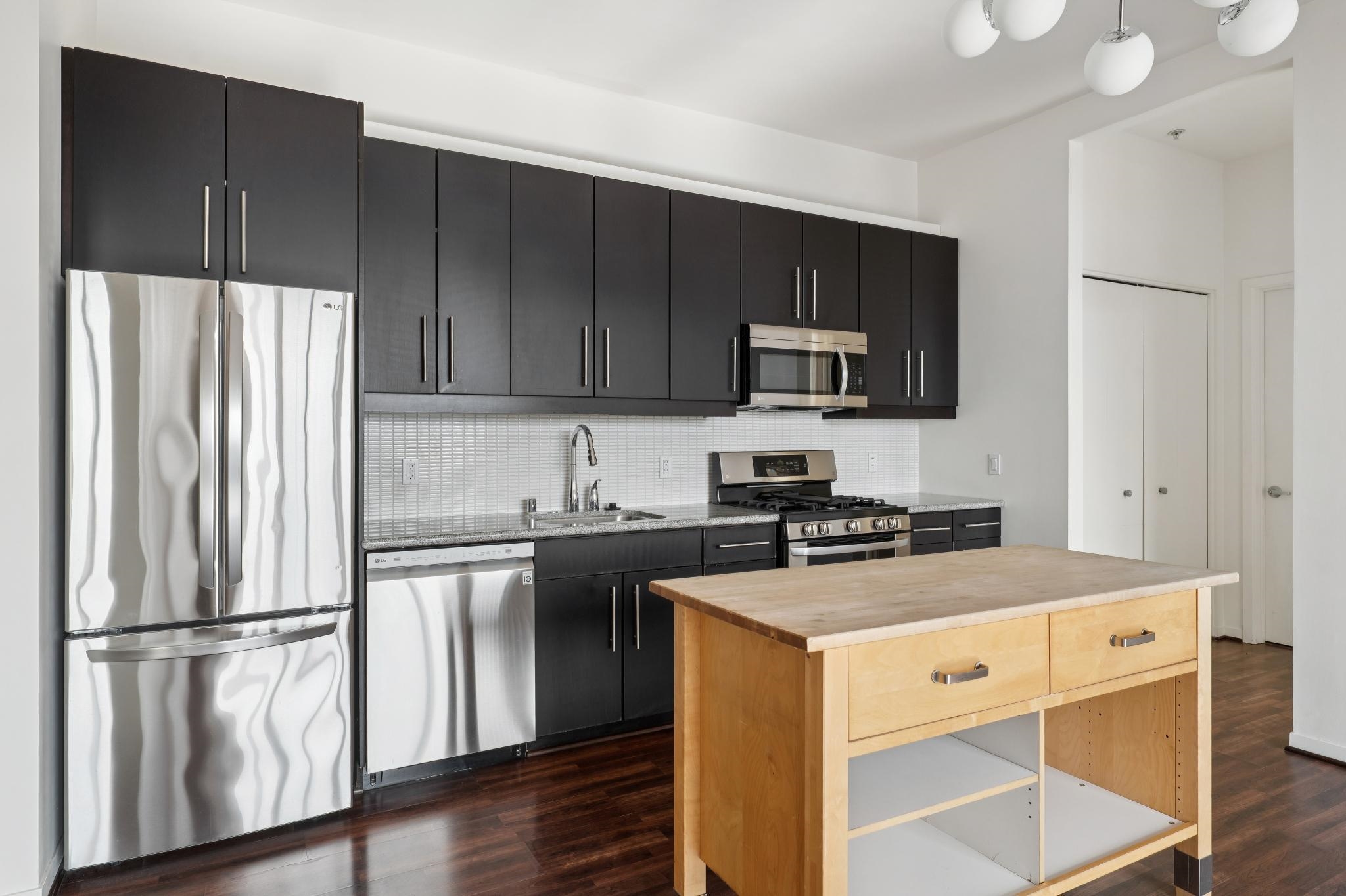 3801 San Pablo Ave # 207