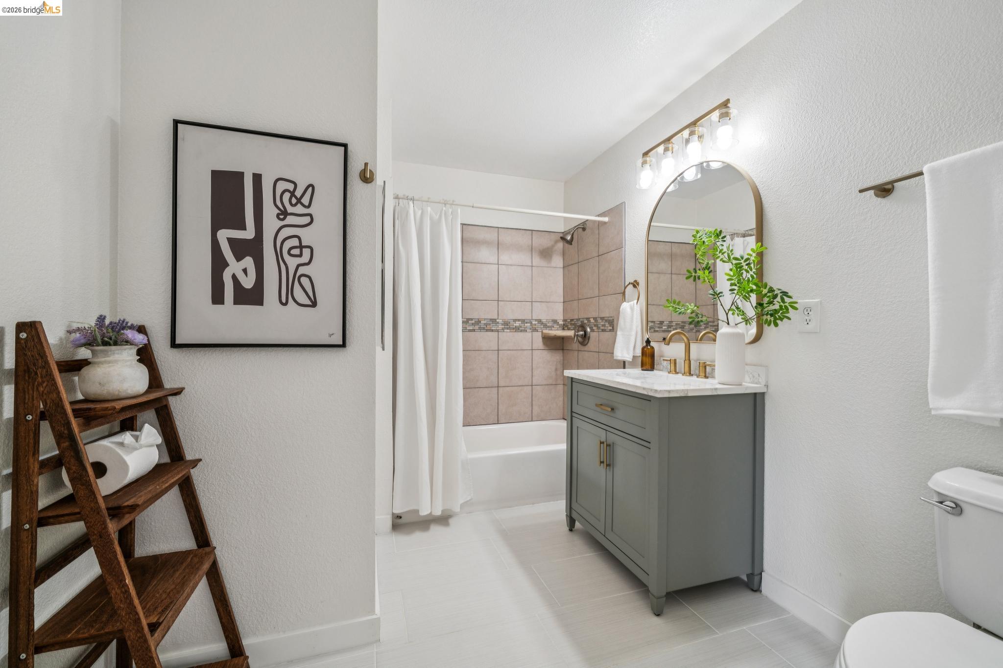 2761 Martin Luther King Jr Ave