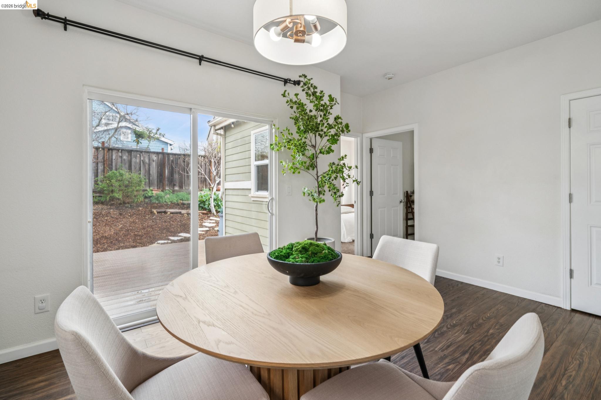 2761 Martin Luther King Jr Ave