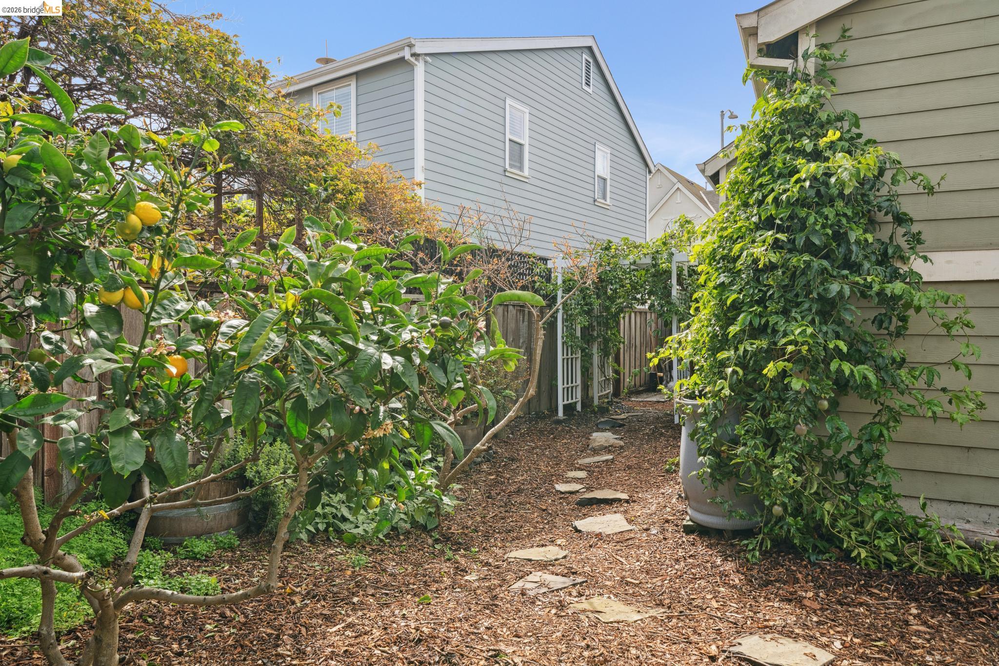 2761 Martin Luther King Jr Ave