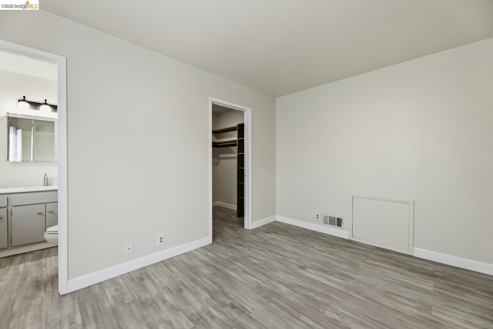 946 Kains AVE