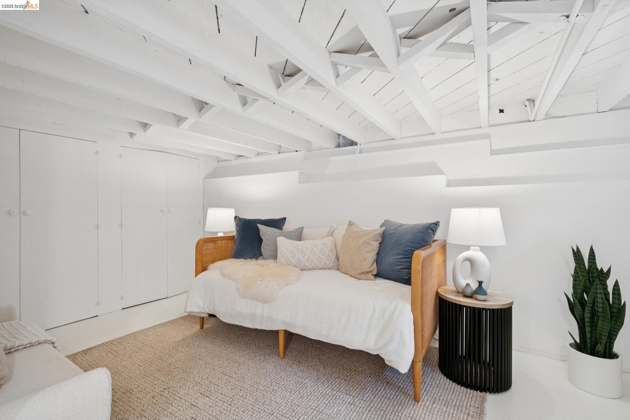 4200 Mountain View Ave