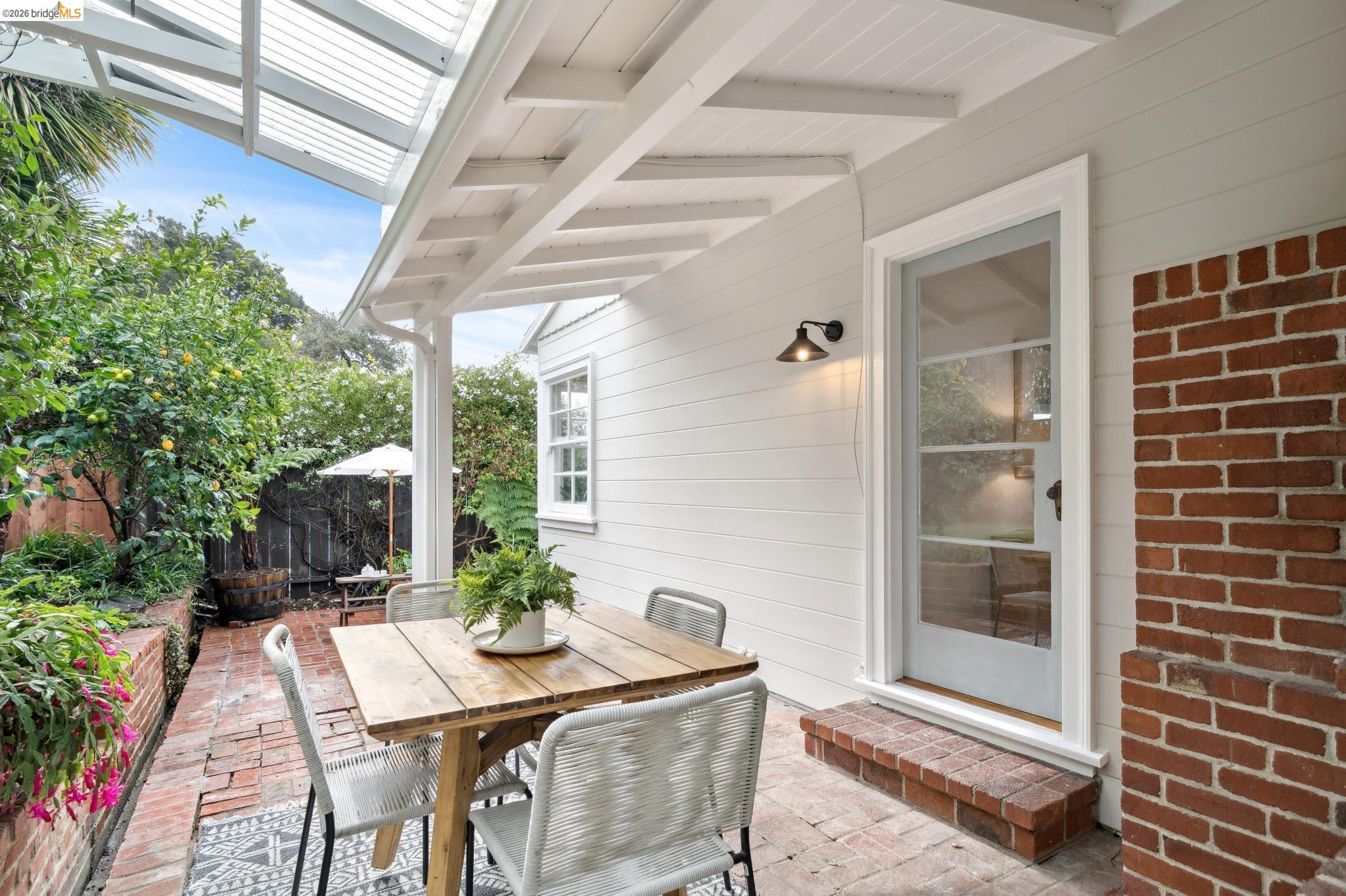 4200 Mountain View Ave