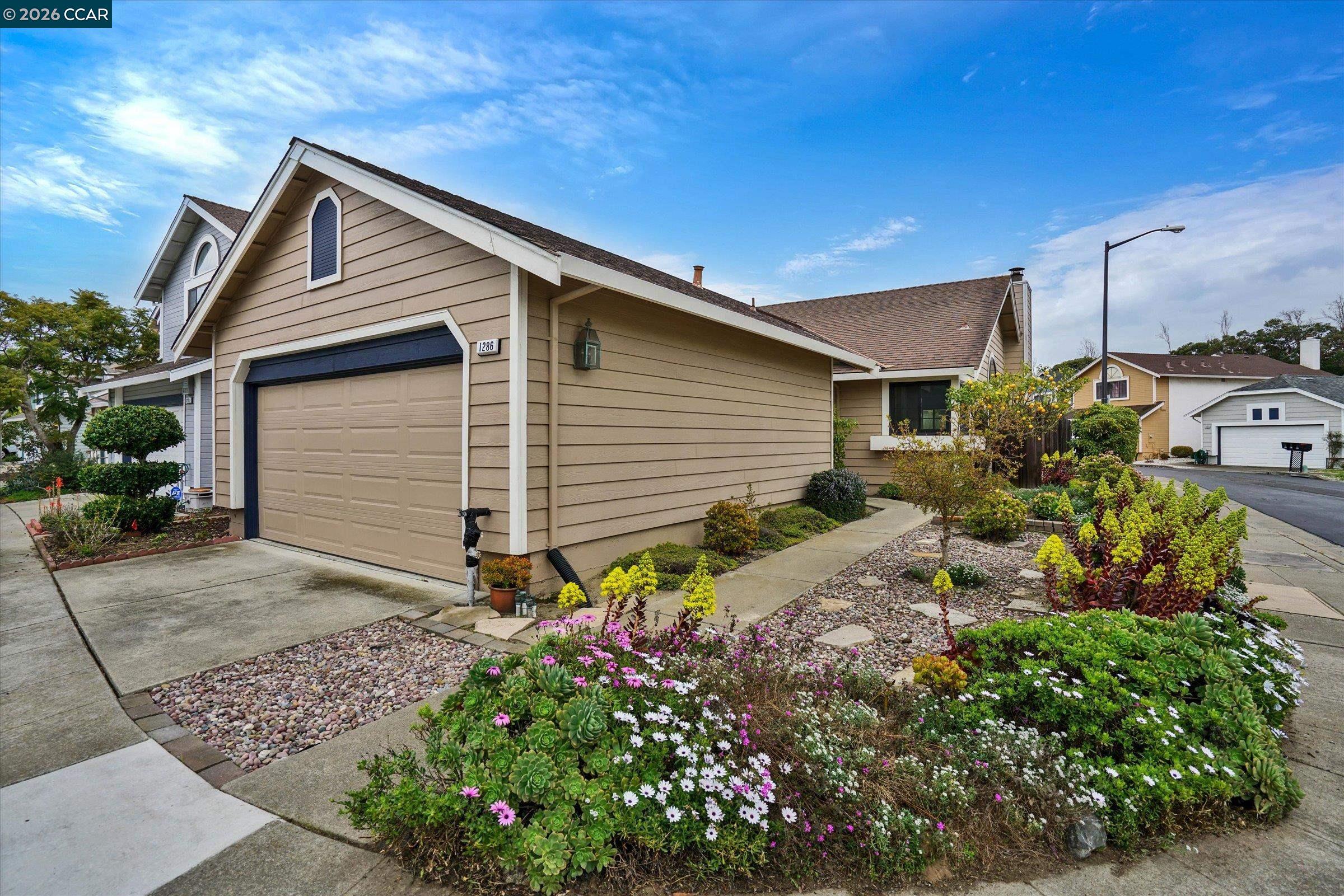 1286 Clarke Ln
