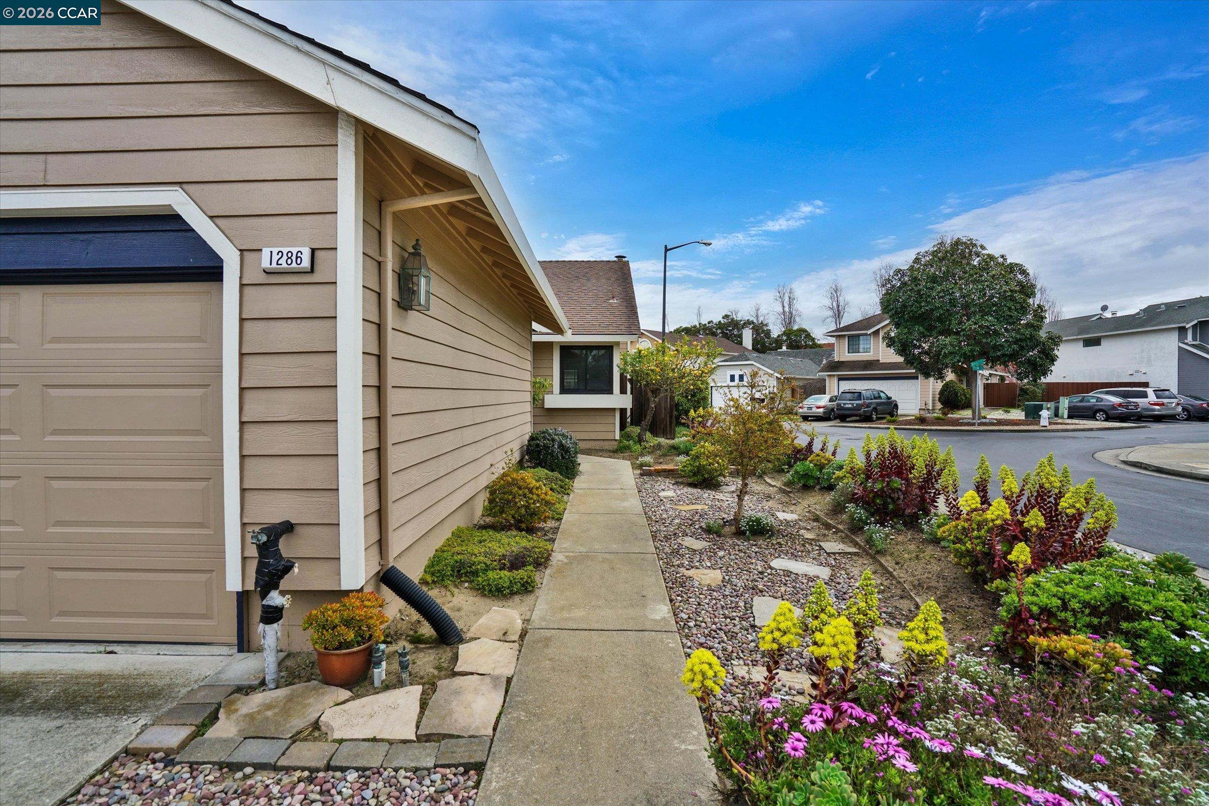 1286 Clarke Ln