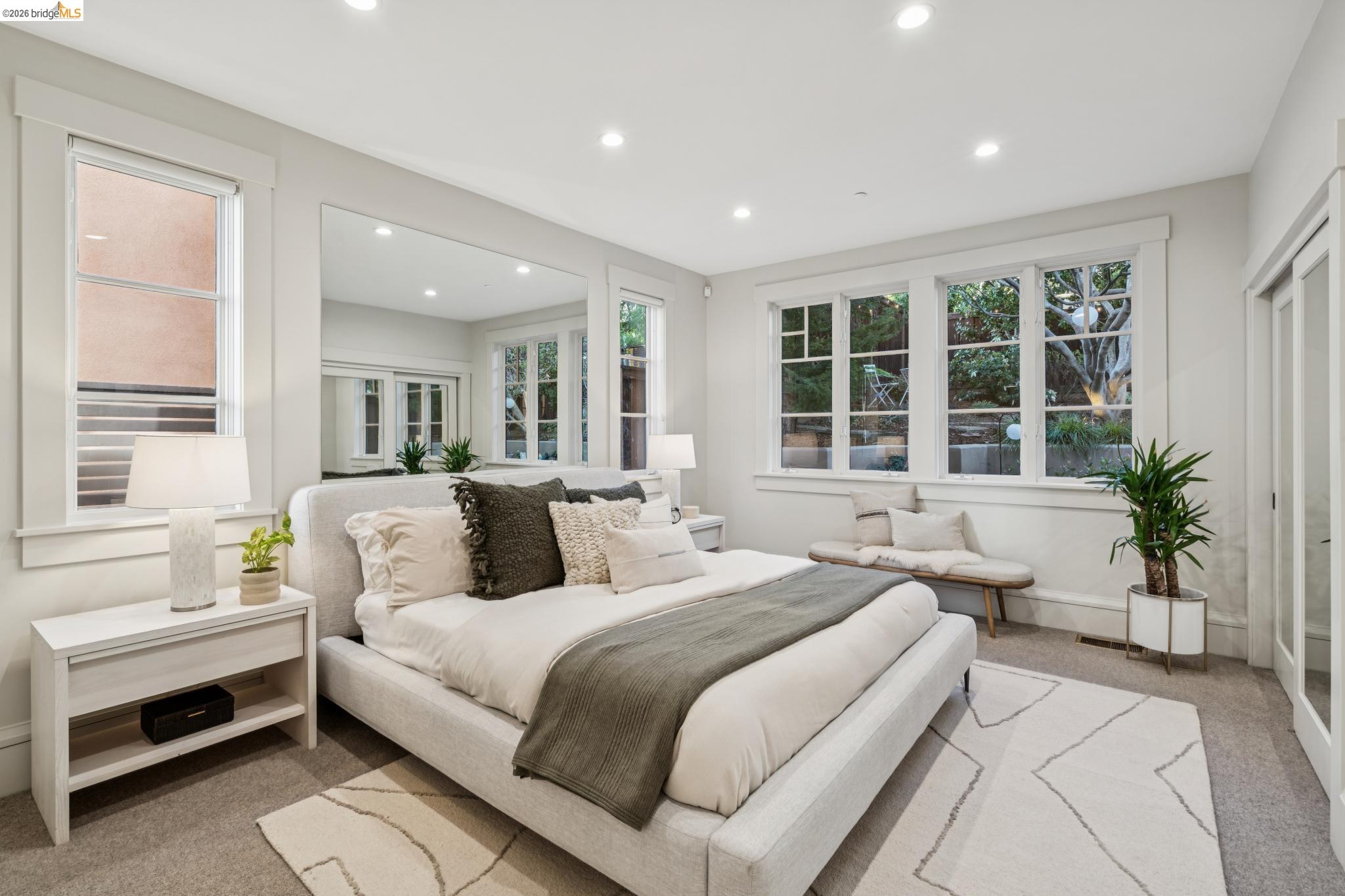 5416 GOLDEN GATE Ave