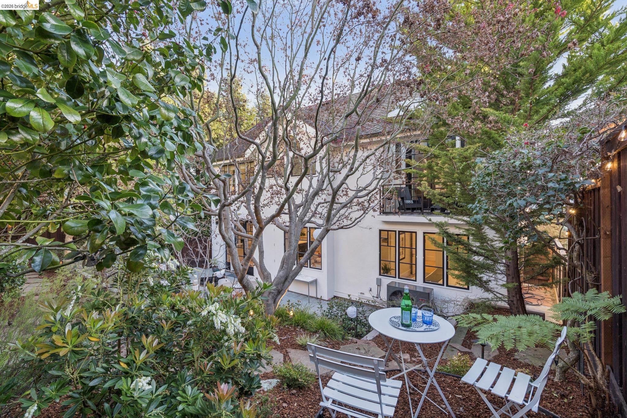 5416 GOLDEN GATE Ave