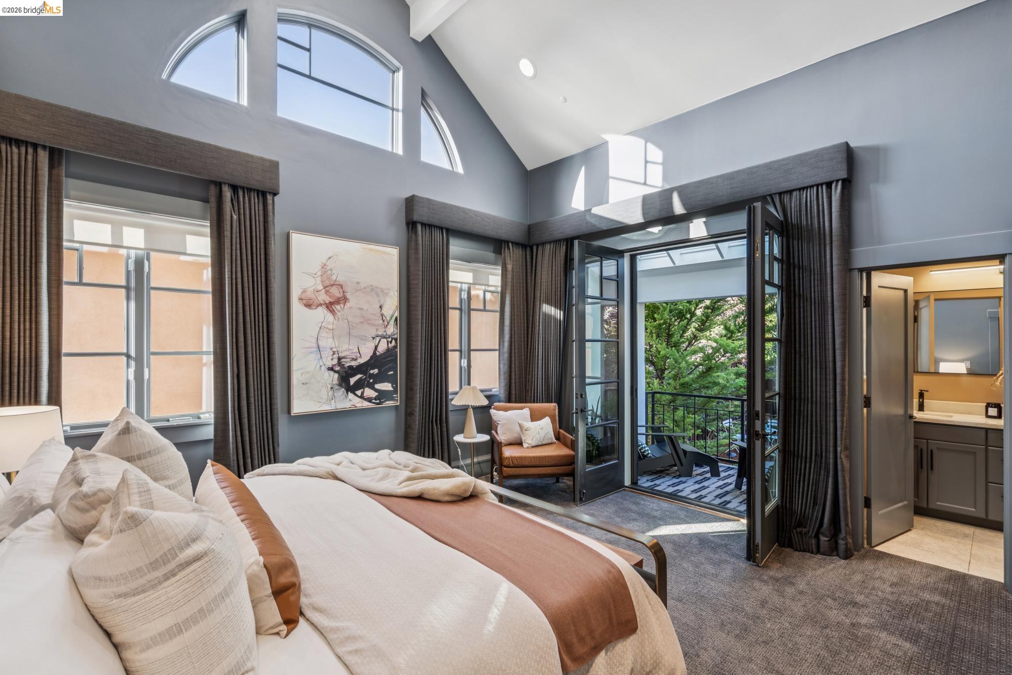 5416 GOLDEN GATE Ave