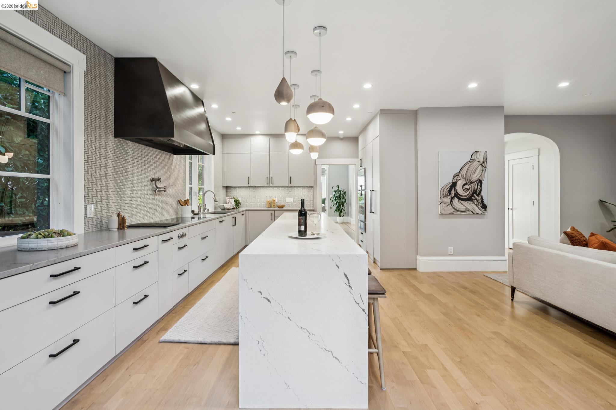 5416 GOLDEN GATE Ave