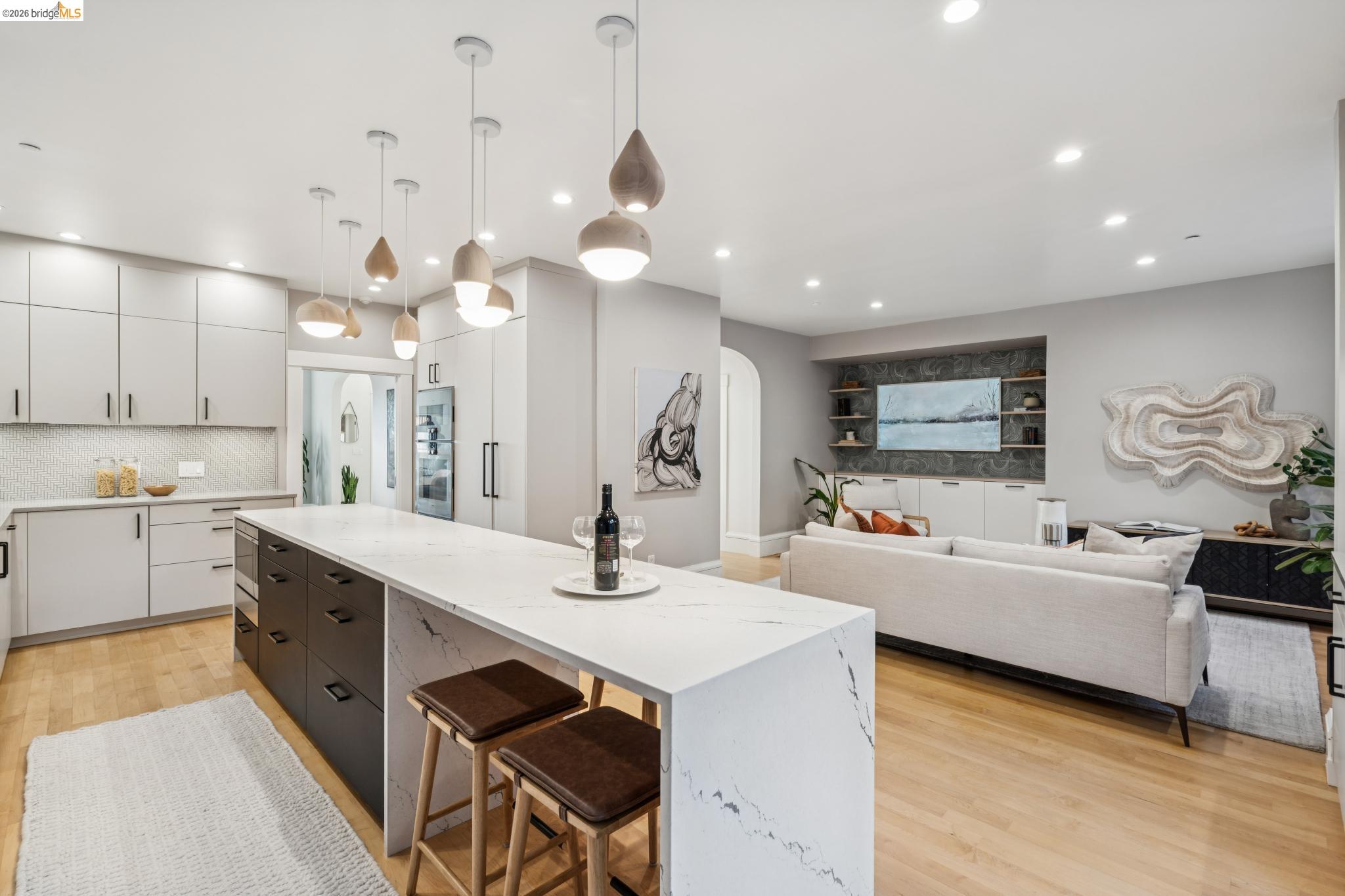 5416 GOLDEN GATE Ave