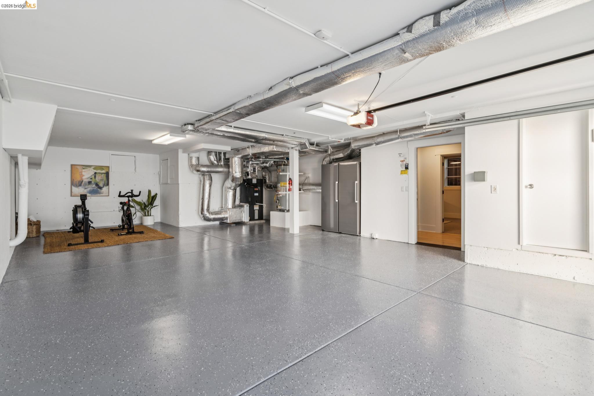 5416 GOLDEN GATE Ave