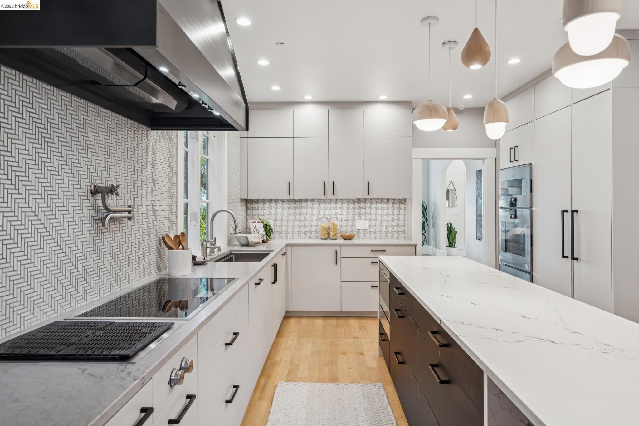 5416 GOLDEN GATE Ave