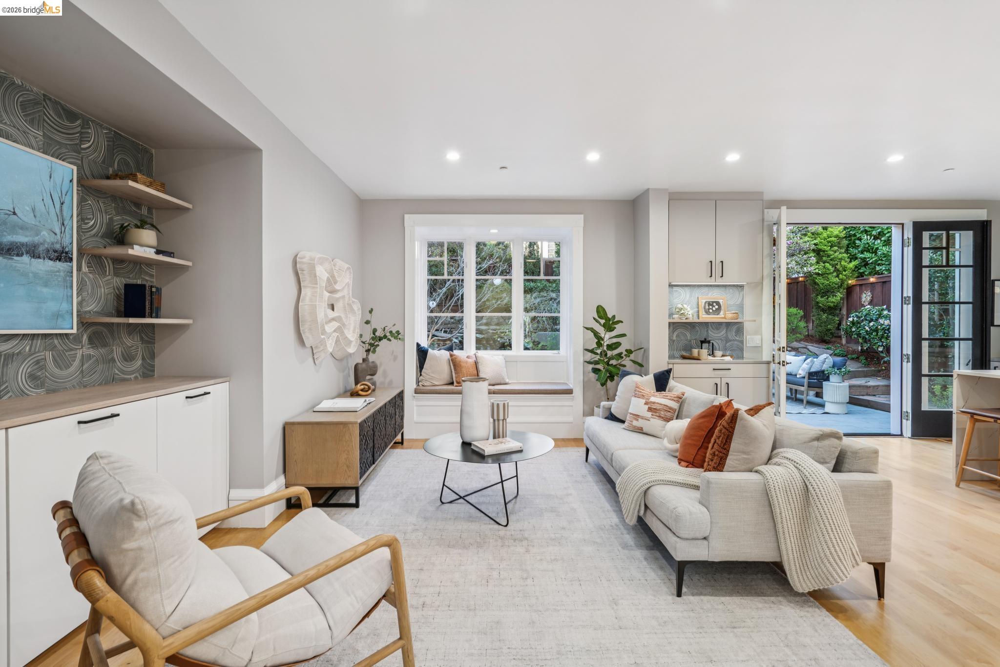 5416 GOLDEN GATE Ave