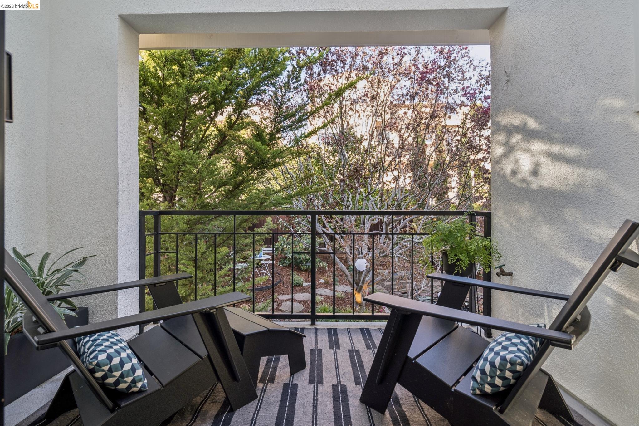 5416 GOLDEN GATE Ave