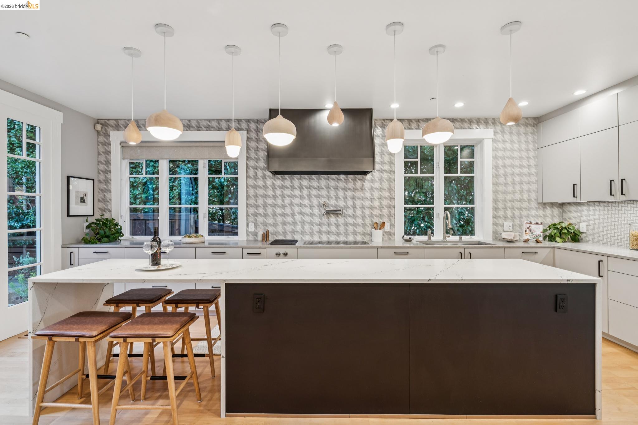 5416 GOLDEN GATE Ave