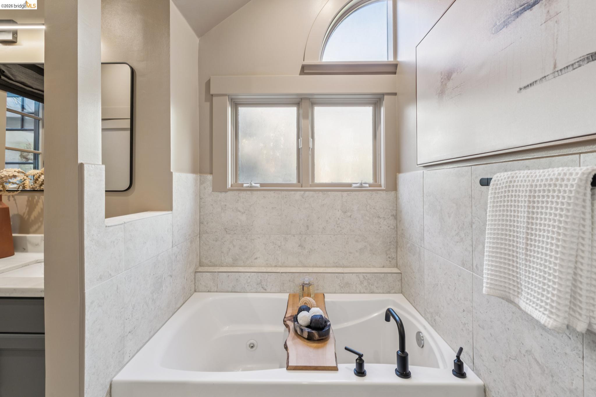 5416 GOLDEN GATE Ave