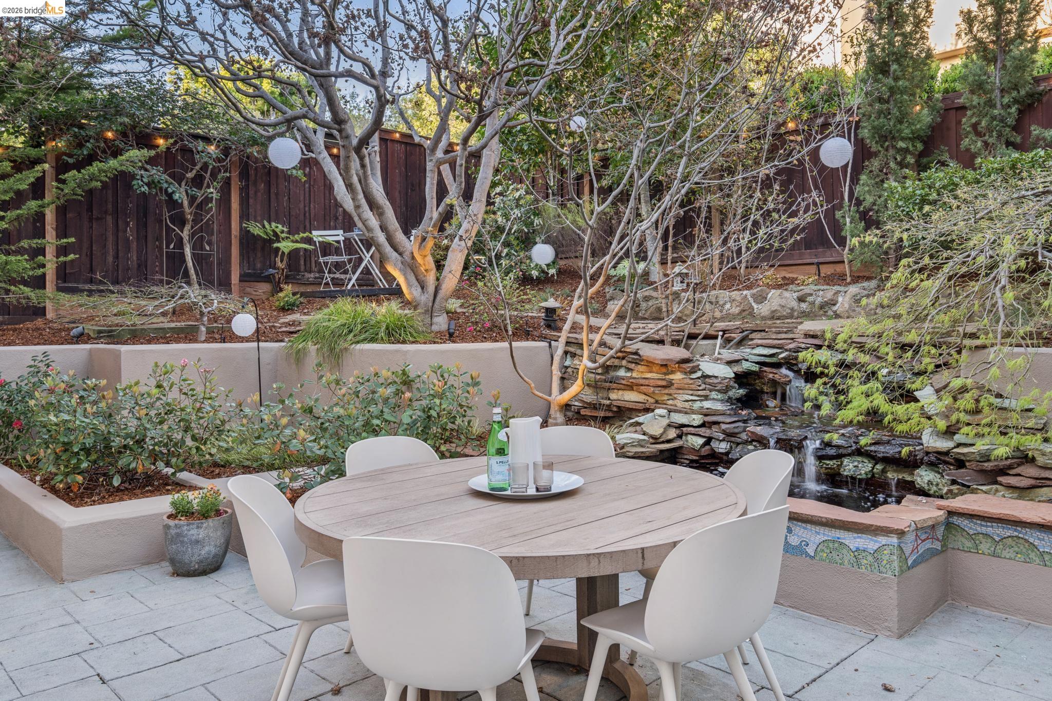 5416 GOLDEN GATE Ave