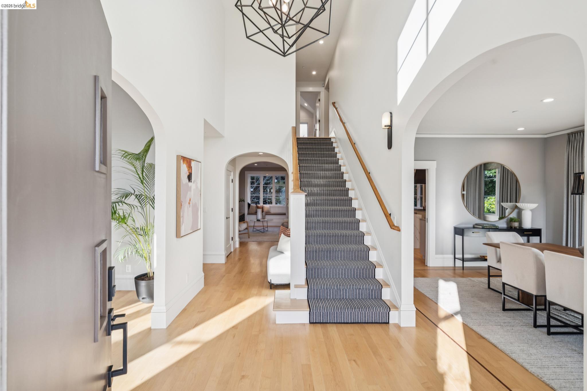 5416 GOLDEN GATE Ave