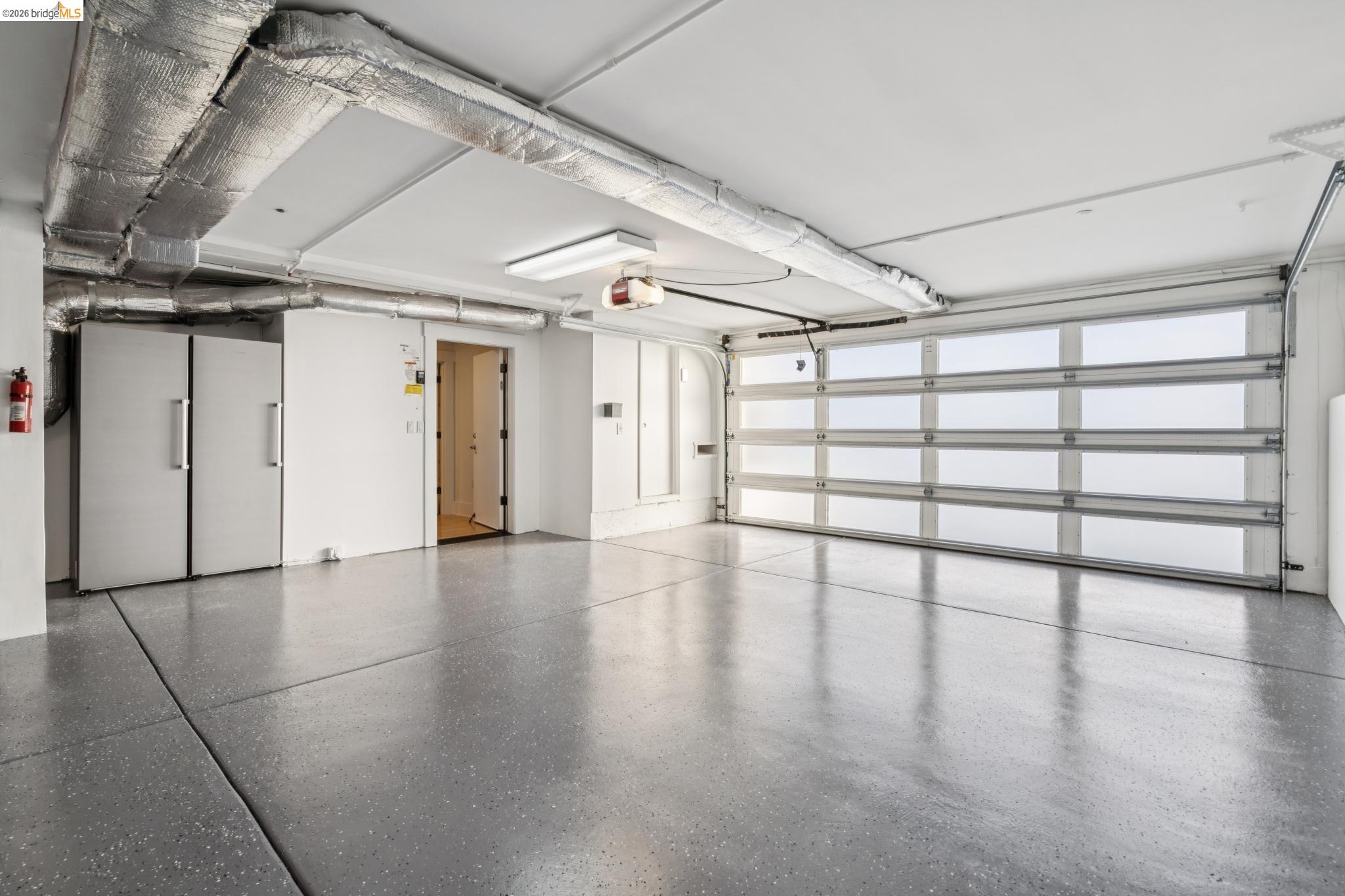 5416 GOLDEN GATE Ave