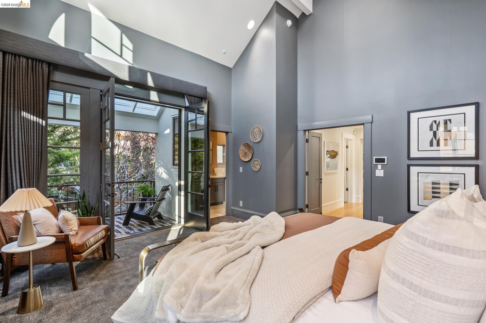 5416 GOLDEN GATE Ave