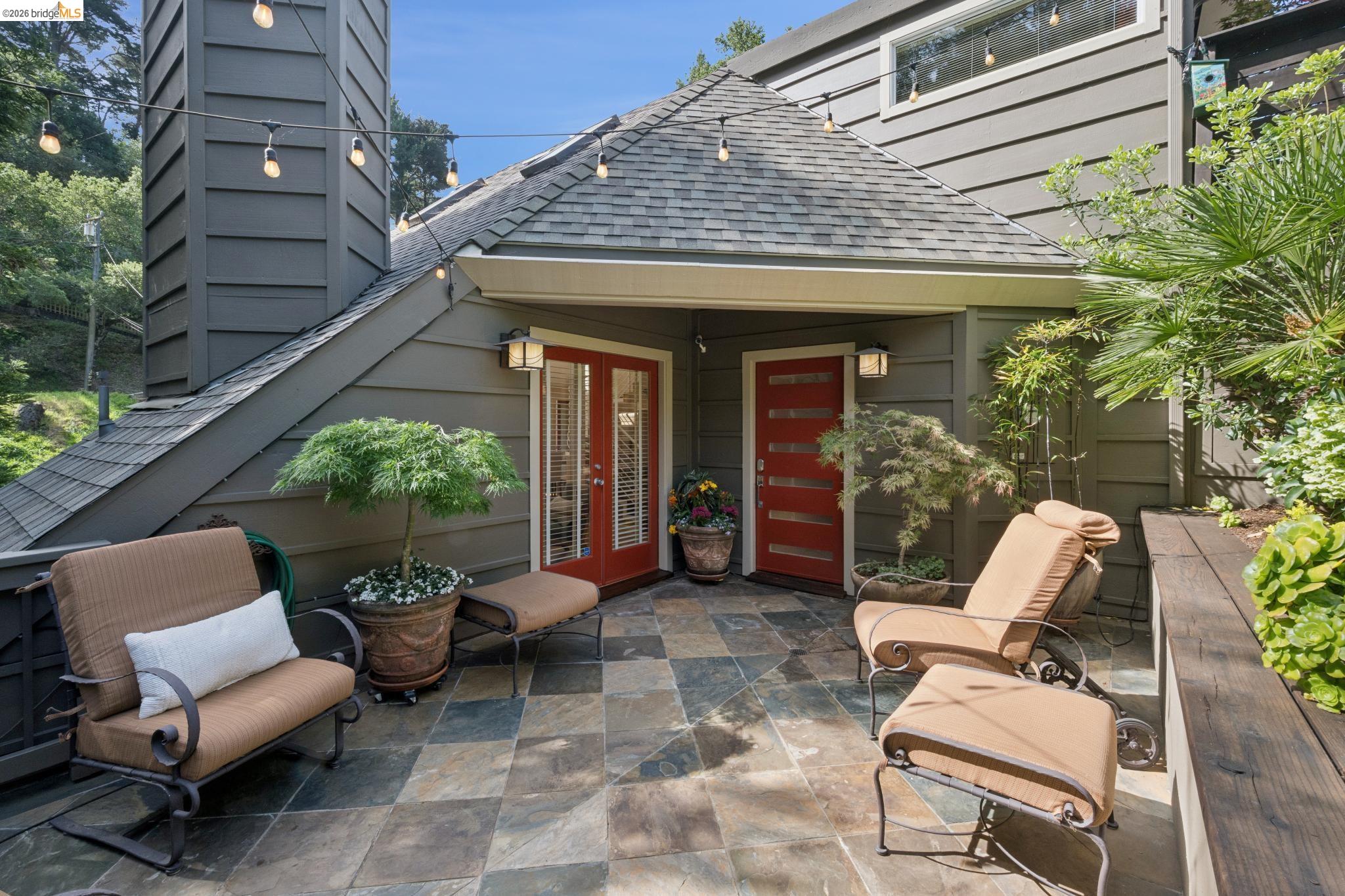 2929 HOLYROOD DRIVE