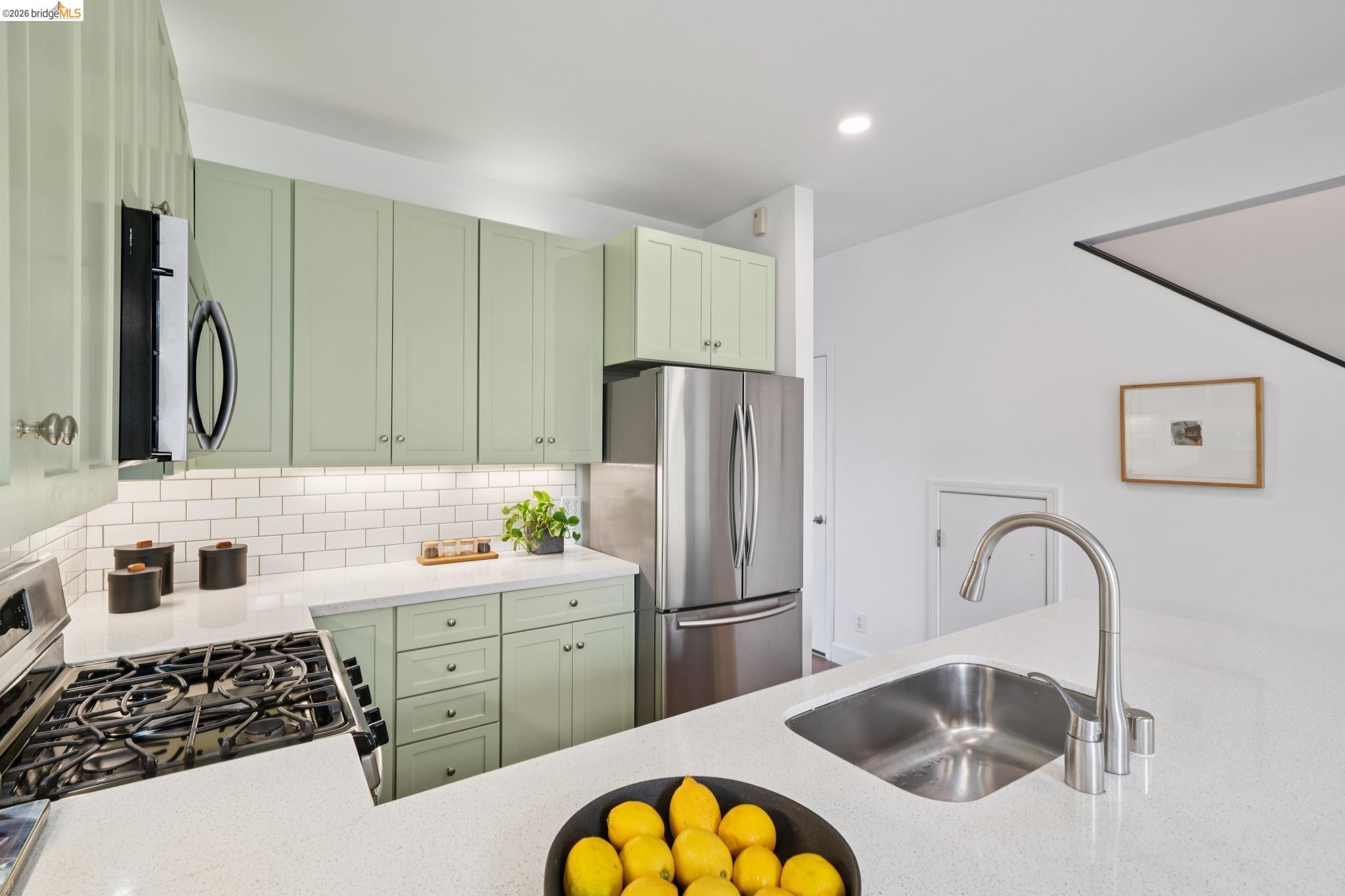 480 42Nd St Unit: E